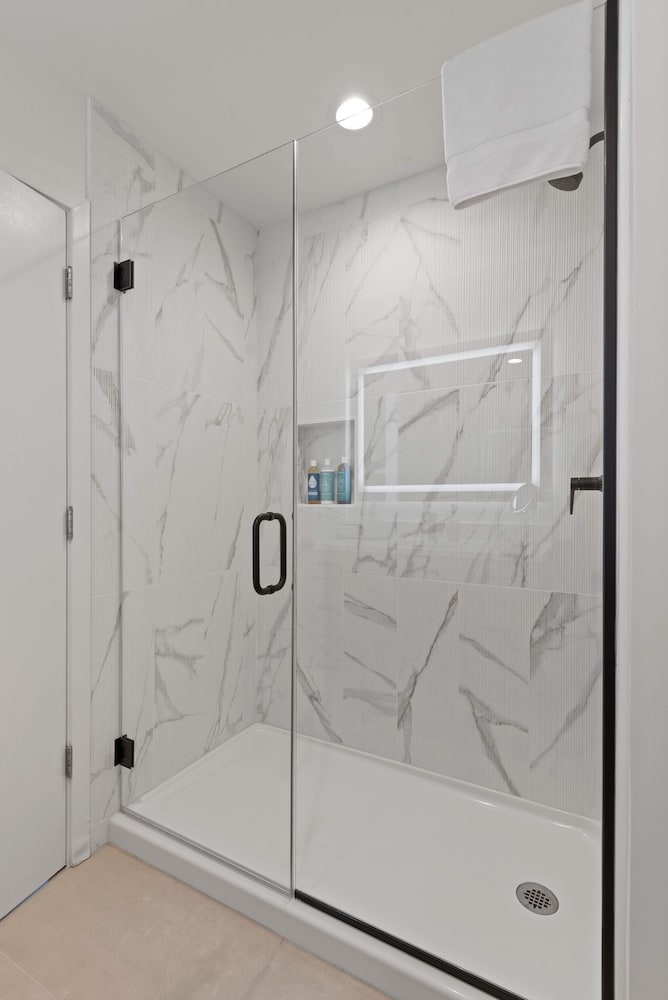 Designer 3BR PH Near Fulton Market