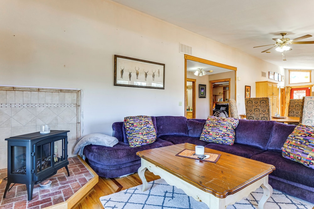 Mtn-view Getaway w/ On-site Trails in Fairplay!