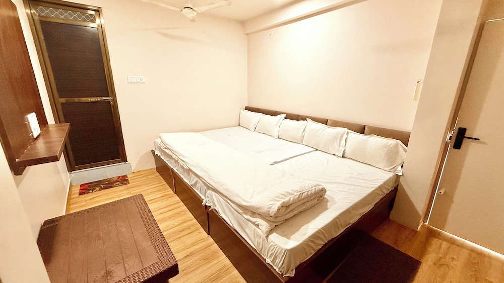 Hotel S P Palace near All Prime Location