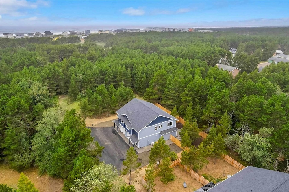 'beach Break' Home w/ Hot Tub - Walk to Beach