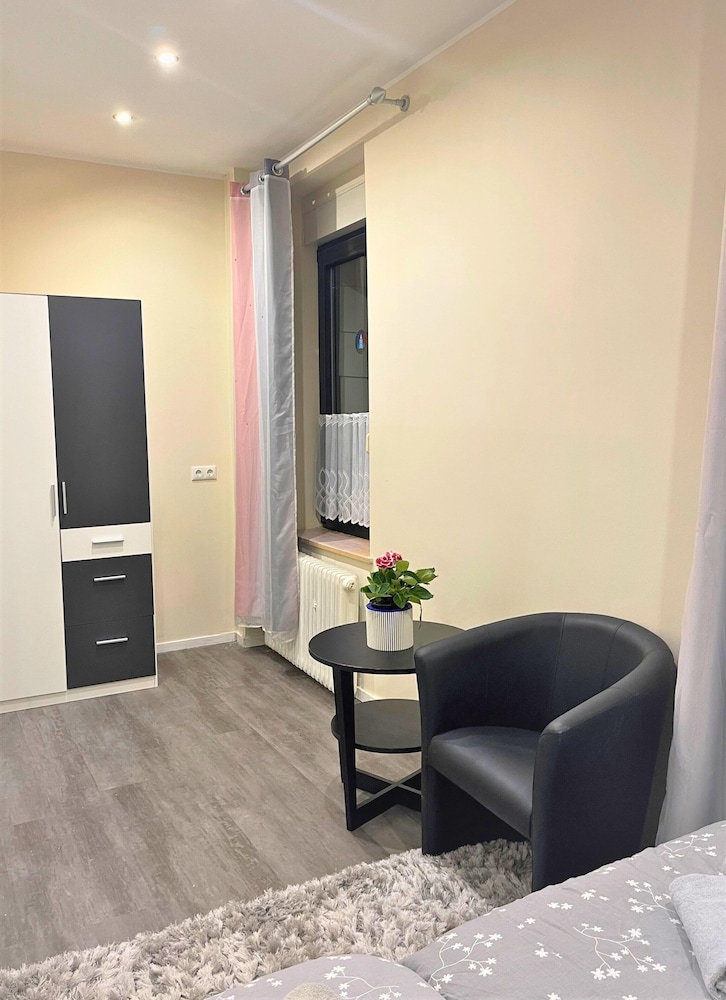 Apartment in Pellingen With Parking