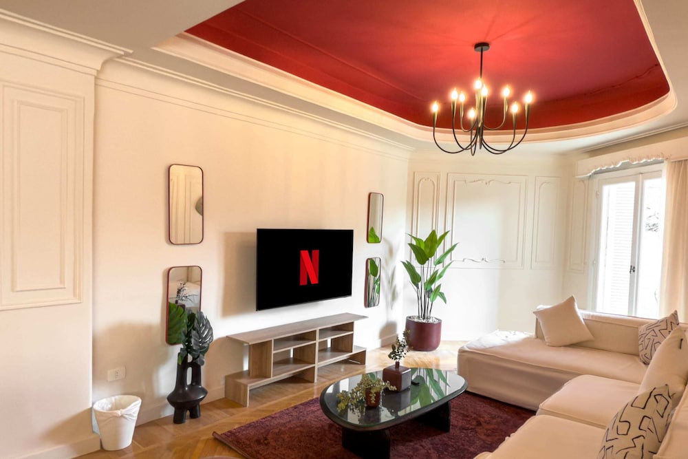 Xuru Stays I The 2bdr Crimson Crib @ The Heart Of Heliopolis
