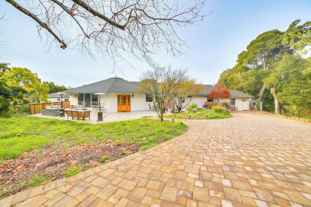2 Mi to Ocean: Pet-friendly Abode in Aptos!