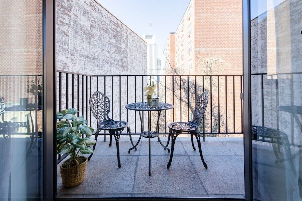 809 Midtown Apartments