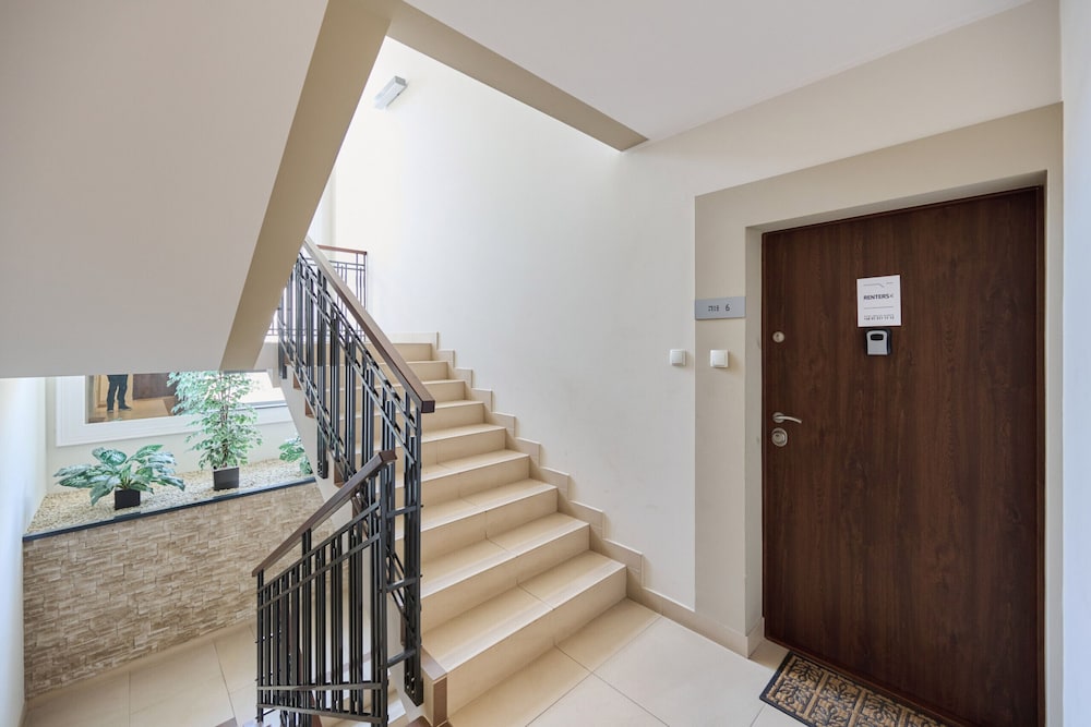 Elegant Wroclaw Apartment by Renters view 5