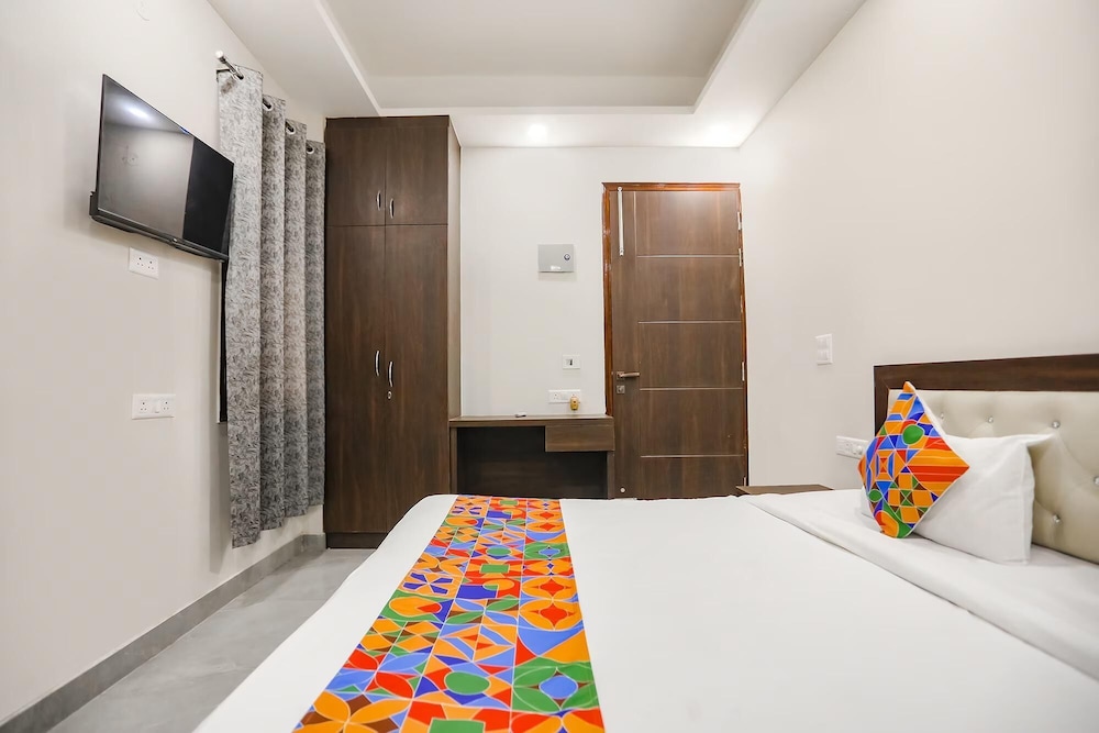 Fabhotel Signature Inn I