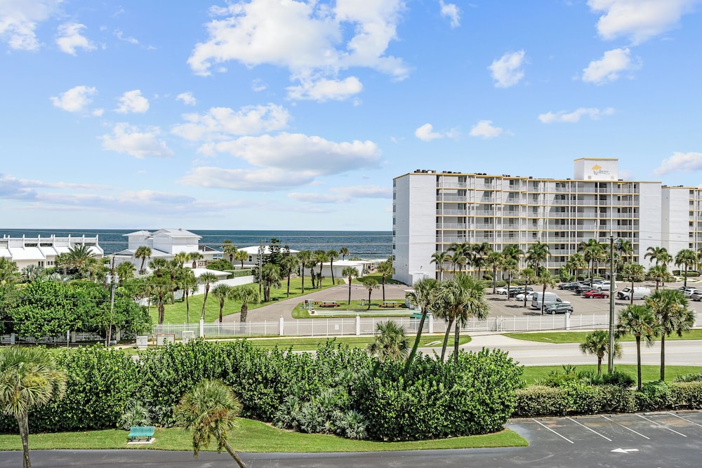 Sunny 3BR Condo Steps to Beach Pool NSB FL