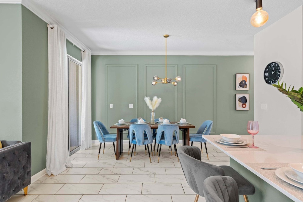 Chic 4BR Home With Mickey Star Wars Rooms