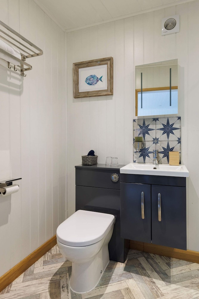 Cosy Cabin Retreat Close to Beaches