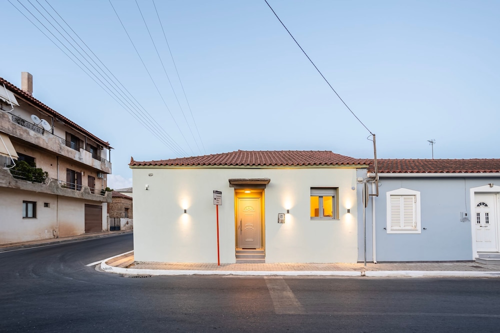 Filiatra Charming Urban Escape Your Cozy Retreat
