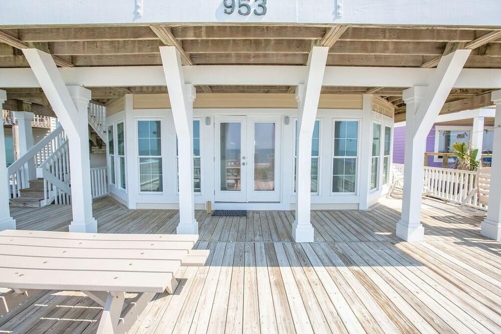 Paw-paw's Place 6 Bedroom Home by RedAwning