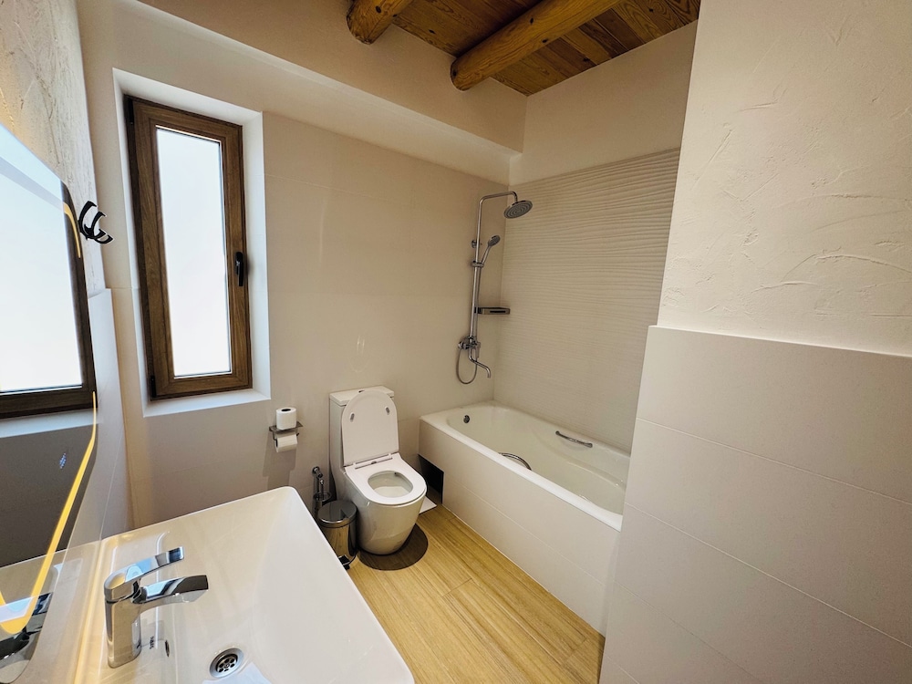 saada boutique studios
