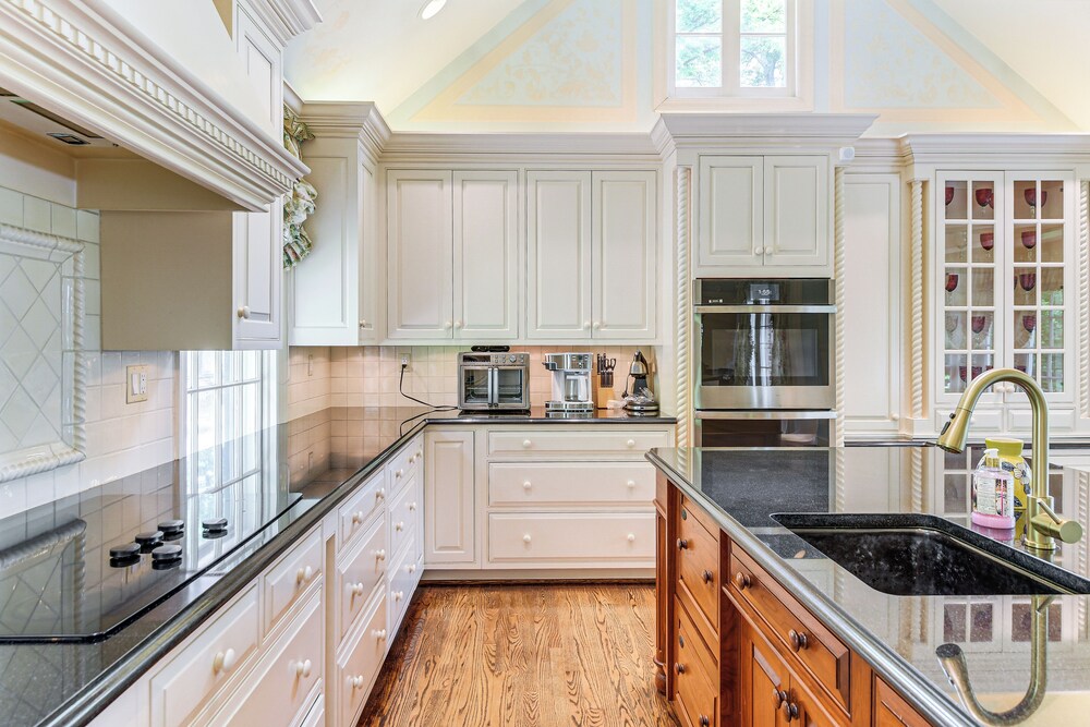 16 Mi to Baltimore: Spacious Home in Owings Mills!