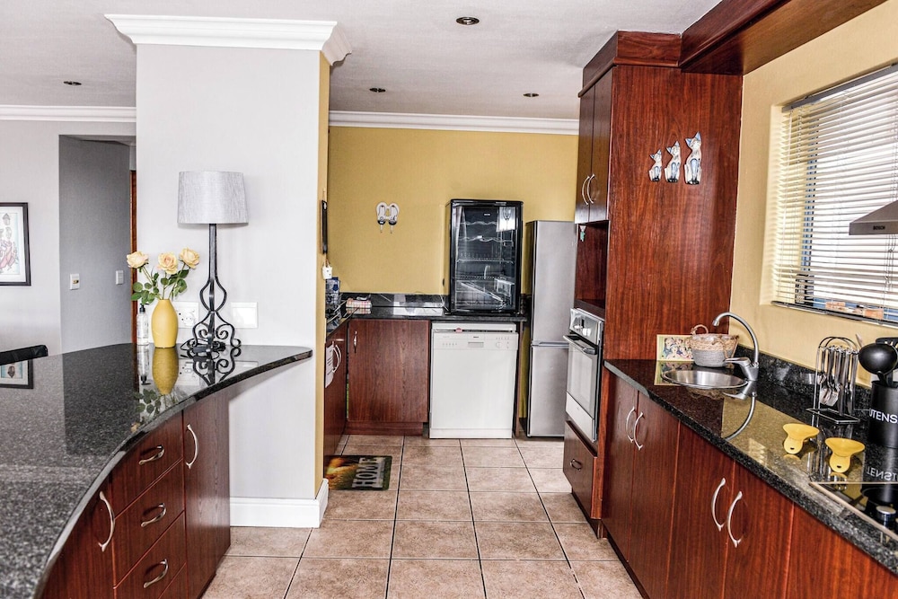 Charis to Theo - Relax in Style at This 3-bedroomed Langebaan Holiday House