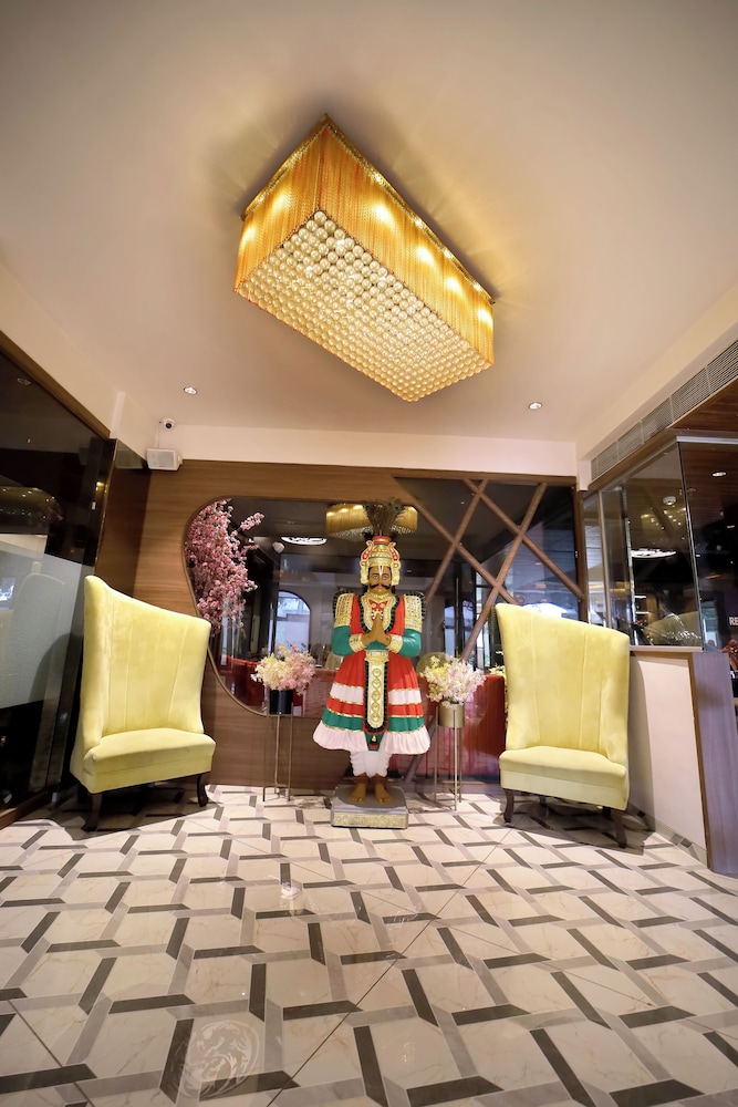Lobby & Reception