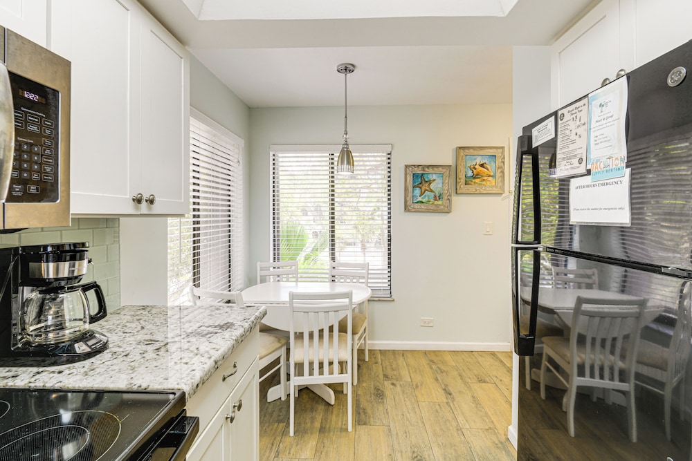 2 Mi to Sombrero Beach: Condo w/ Pool & Hot Tub