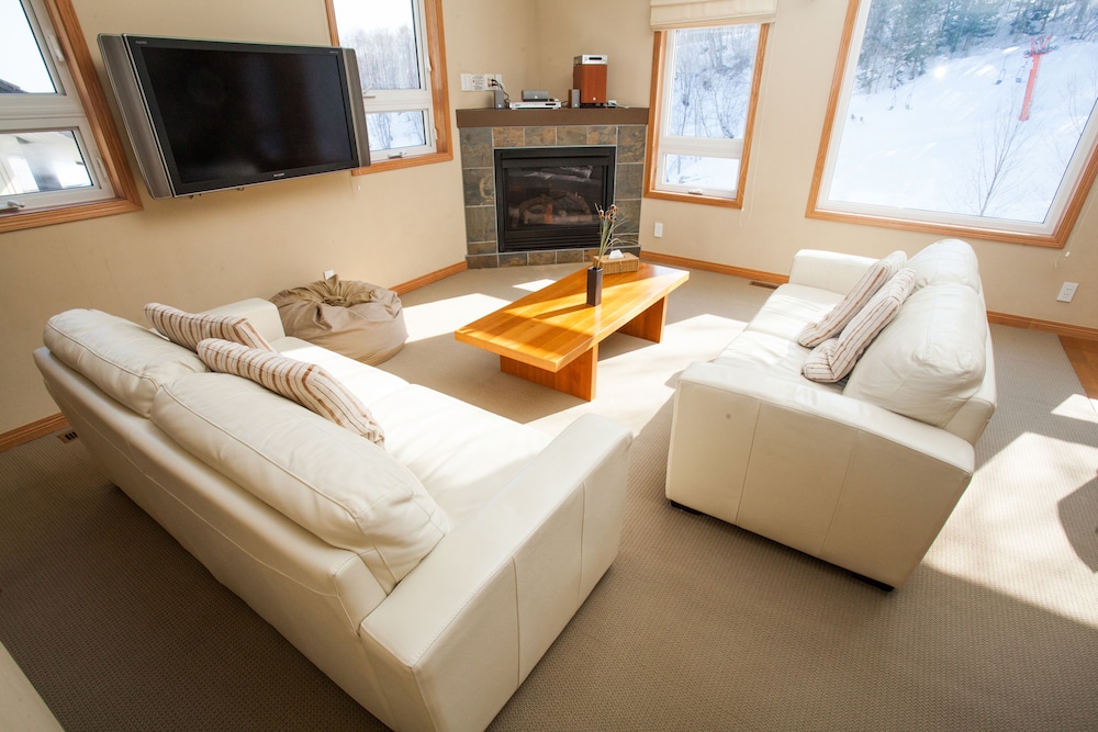 Niseko Alpine Apartments