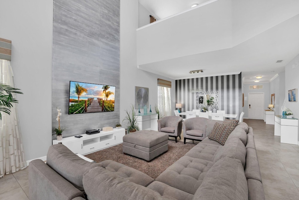 9008 PM - 5BD Serenity Villa: A Paradise Retreat