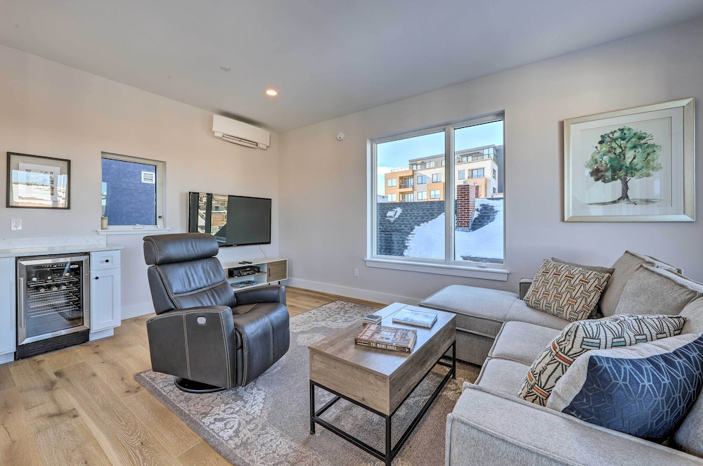 Portland Vacations - Spacious Portland Home: Walk Downtown! - Property Image 1