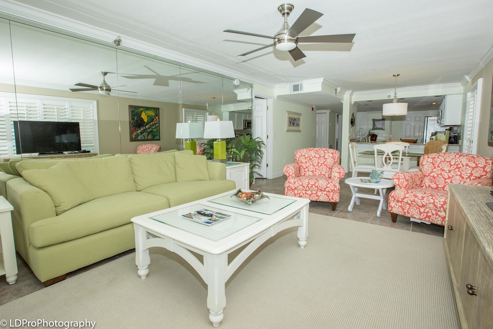 Destin Towers by Holiday Isle