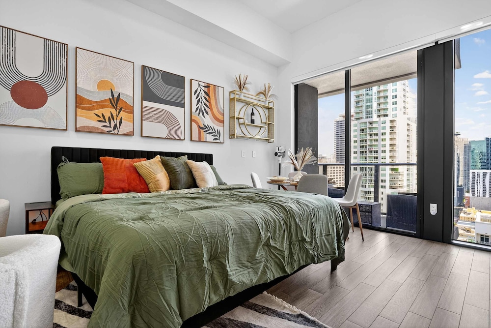 CBD Luxepad Penthouse Studio 1 King Bed Gorgeous Bay Views Pool Hottub Gym Restaurants