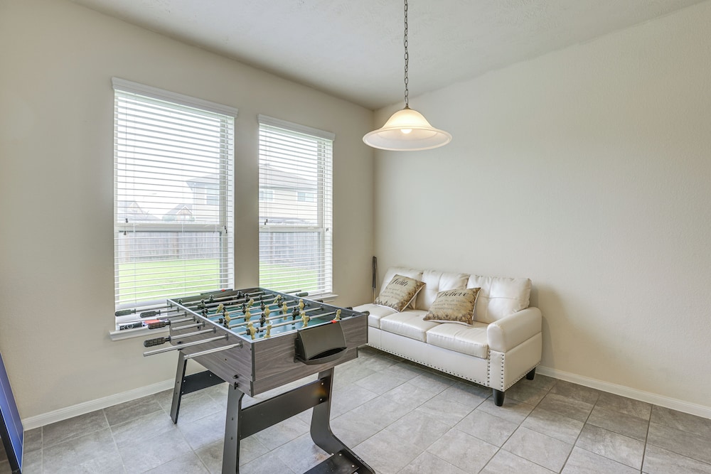 Covered Patio & Spacious Yard: Houston Area Home!