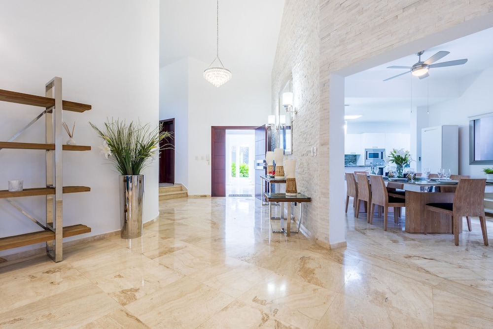 Villa Desiree 5BR Cocotal Luxury Villa Pool Maid