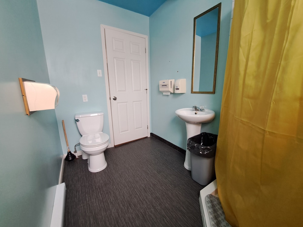 Levis Vacations - Auberge Jeunesse LouLou's Backpacker Hostel - Property Image 96