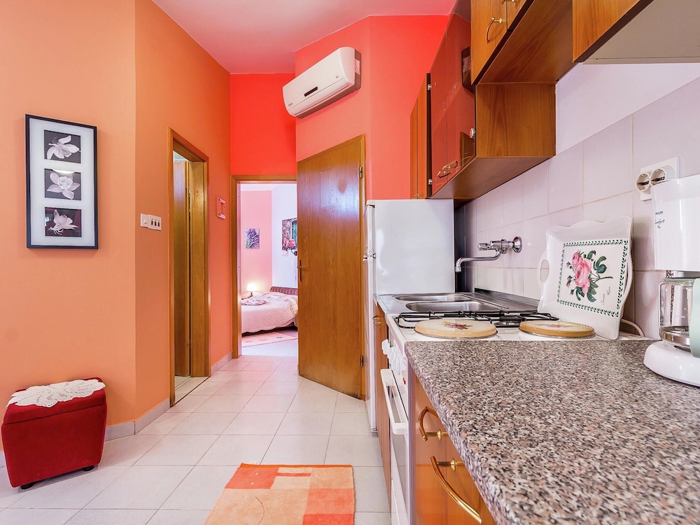 Apartment in Liznjan With Pool and Terrace view 4