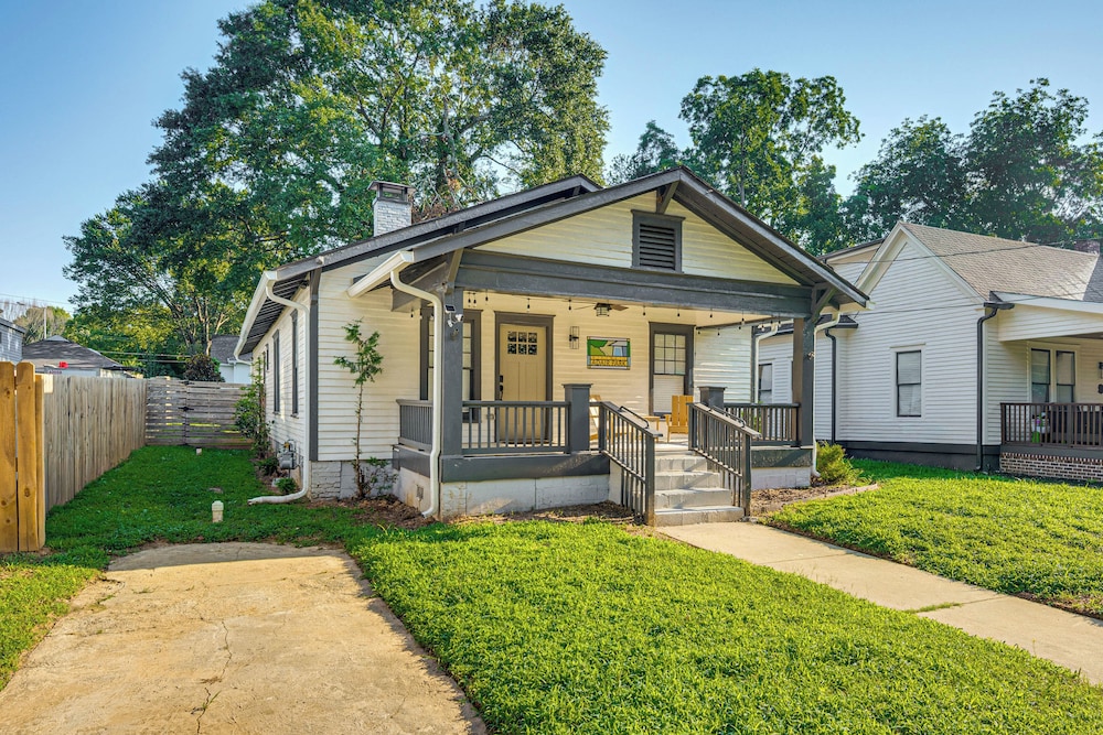 Walk to Beltline: Wfh-friendly Hub w/ Yard!
