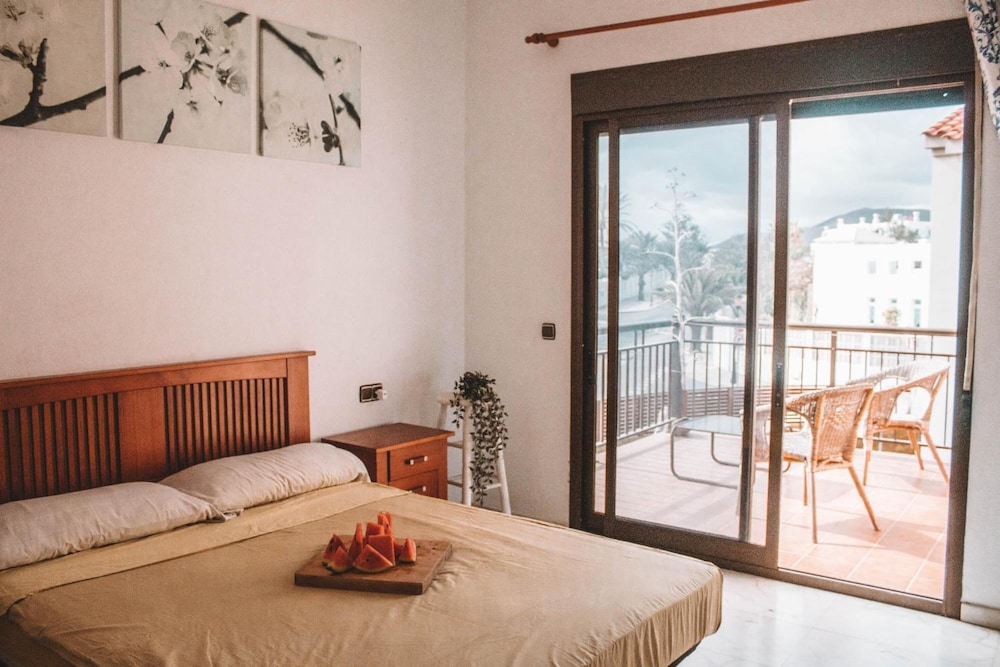 International Surf School & Camp - Hostel