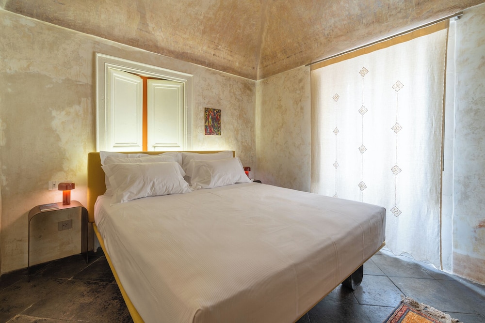P43 Sicilian Suites