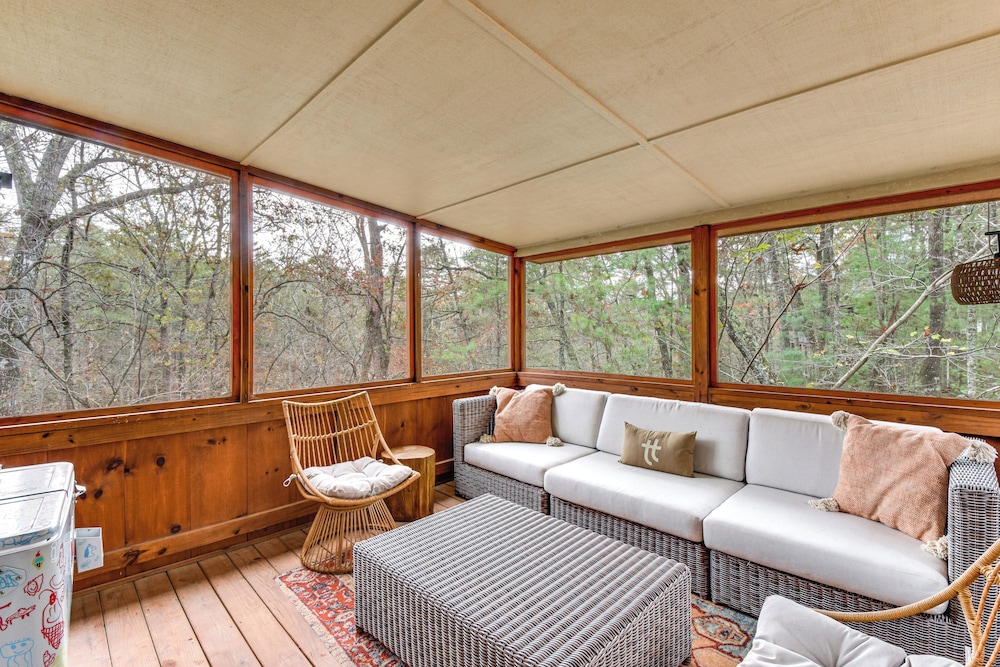 1 Mi to Beach: Lake Rabun Home w/ Carriage House