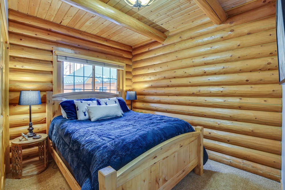 4 Mi to Rocky Mtn Nat'l Park: Cabin Near Town!