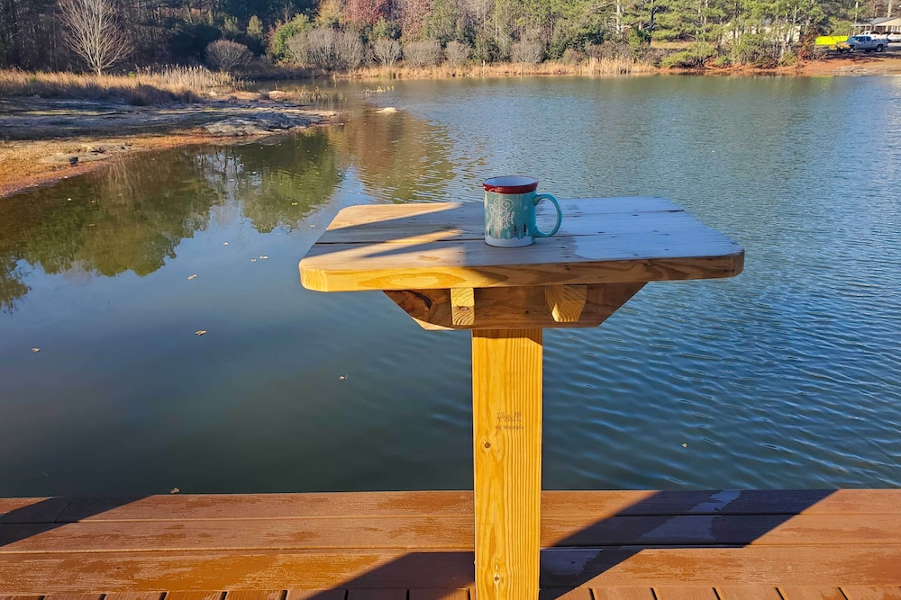 Kayak & Fish: Little River Canyon Lakefront Cabin