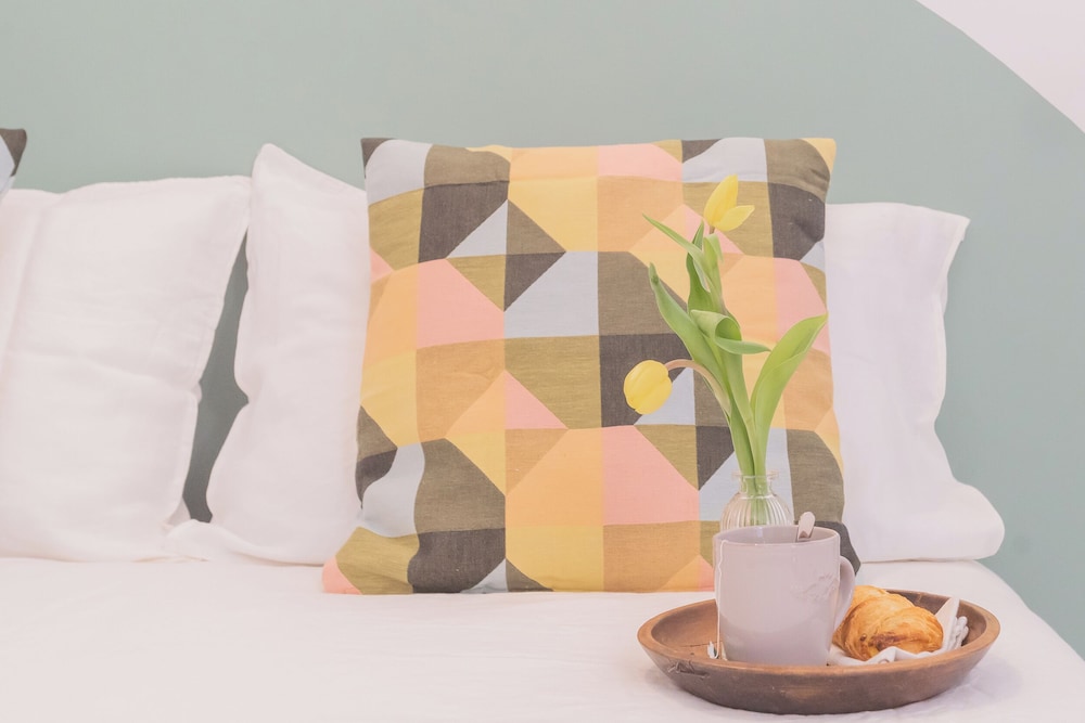 A Step From the Dome Apartment by Rent all Como