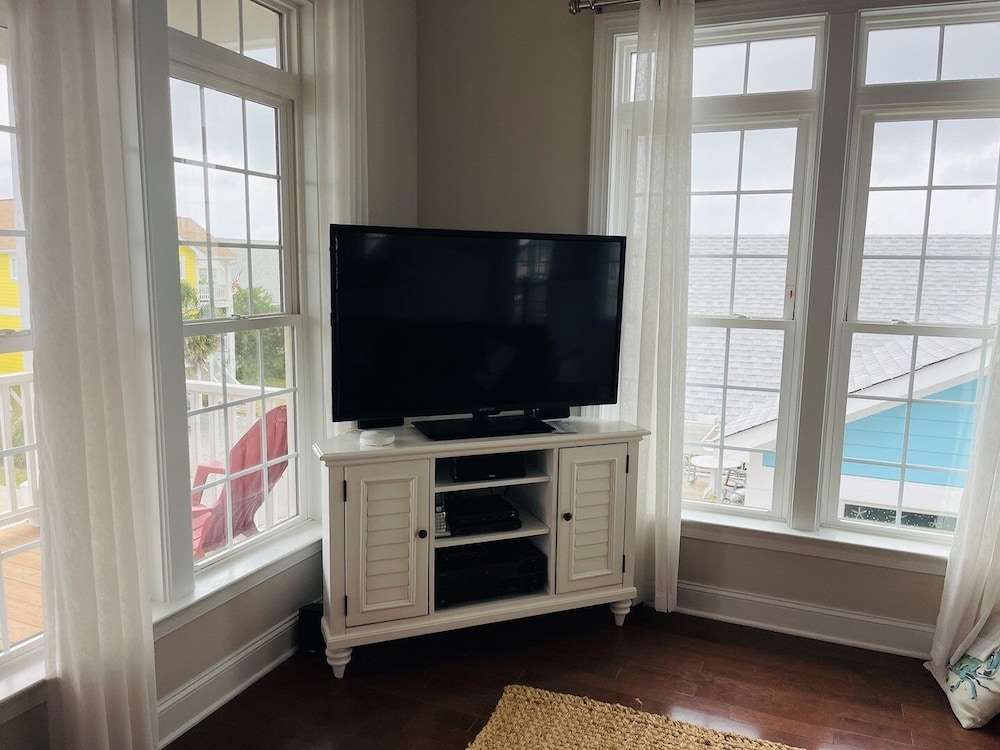 Compass Rose 4 Bedroom Home by RedAwning