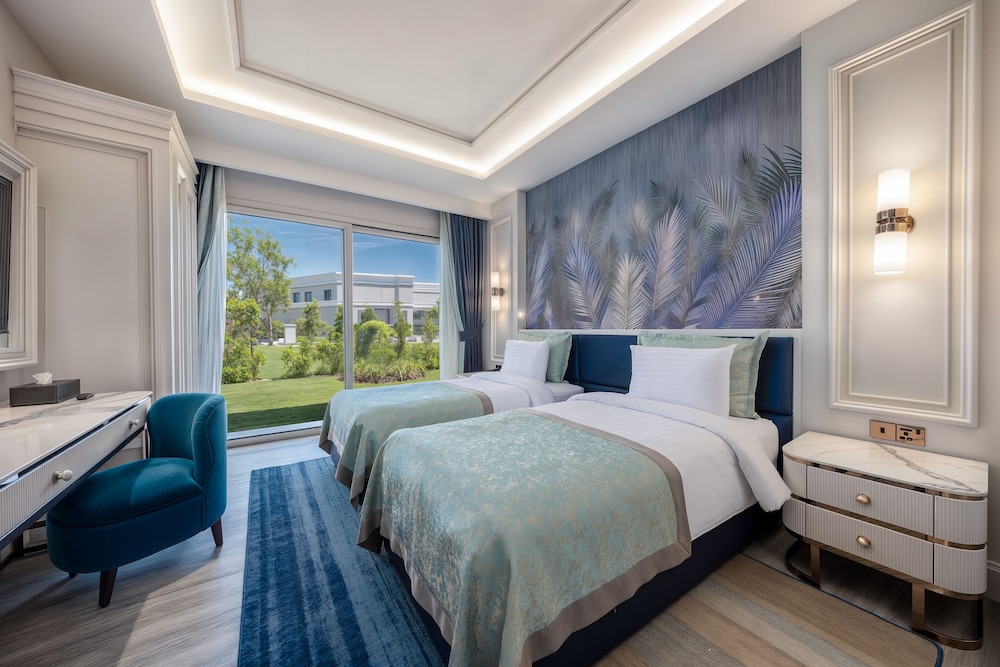 Merit Royal Gardens Hotel & Casino