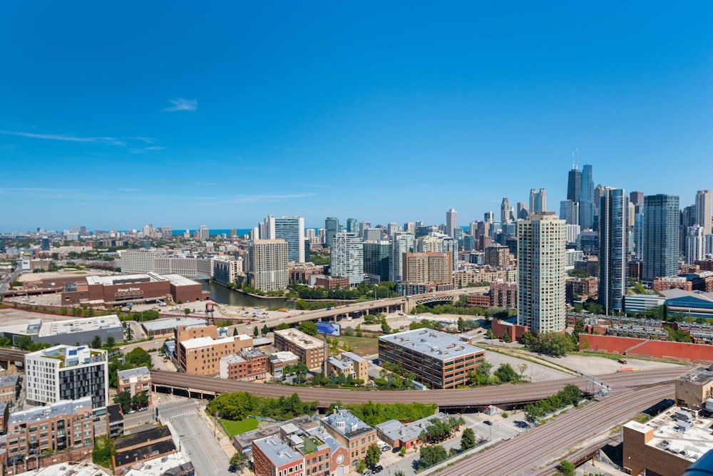 West Loop Group Retreat 2 Penthouses Balconies