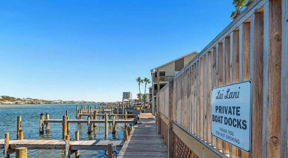 1 bed Beach Pools Waterfront Boating Palmaway