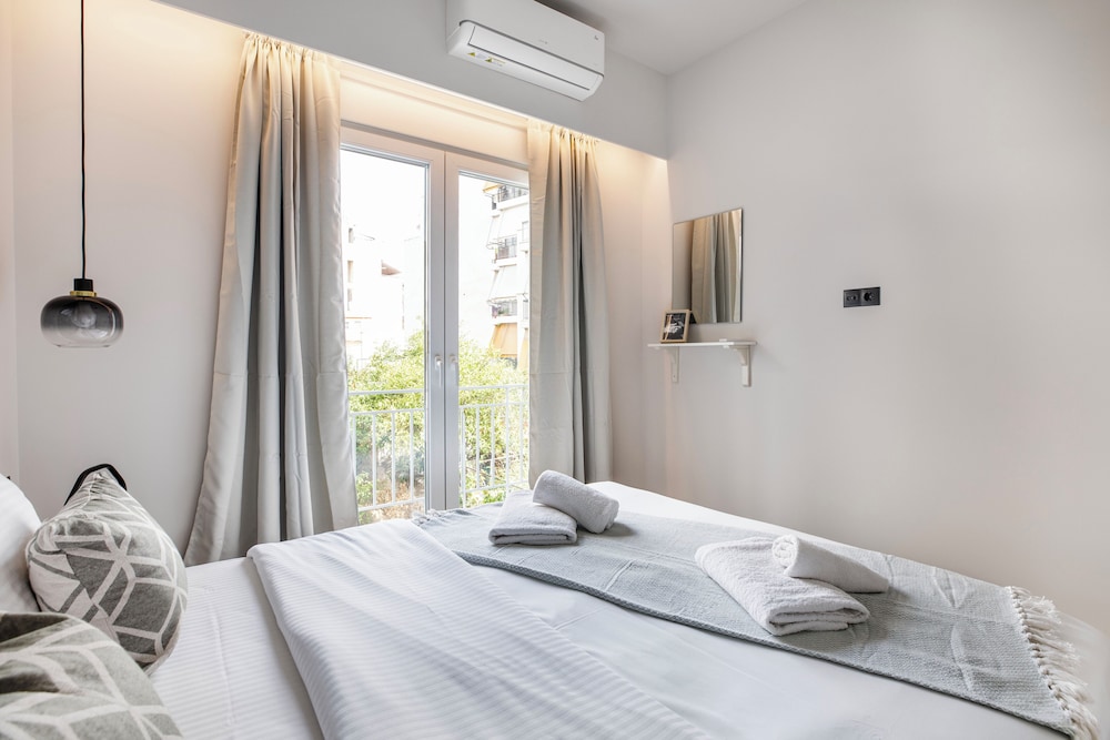 Bask - Chic 2 Bedroom Apt in Athens