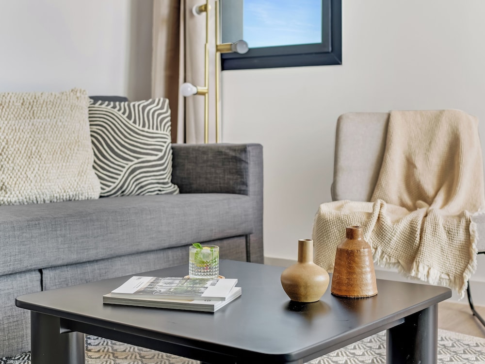 Sanders Crystal 2 Limassol