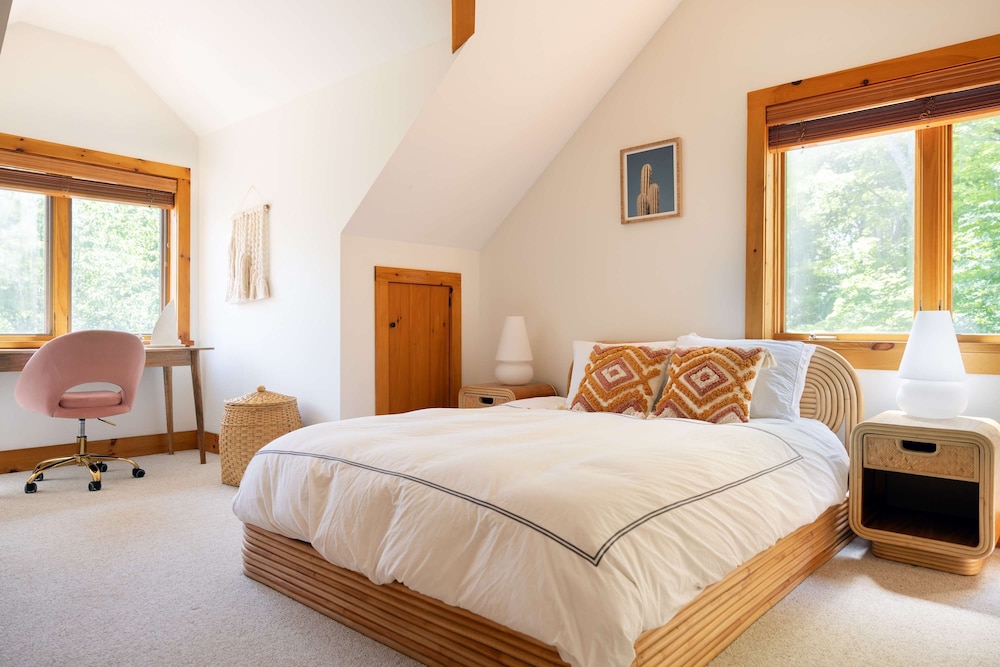 Luxury Private Estate w Pool Near Rhinebeck