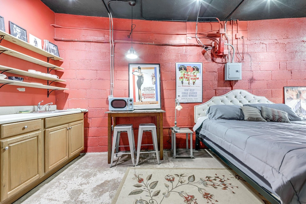 Cozy Single at The Strand