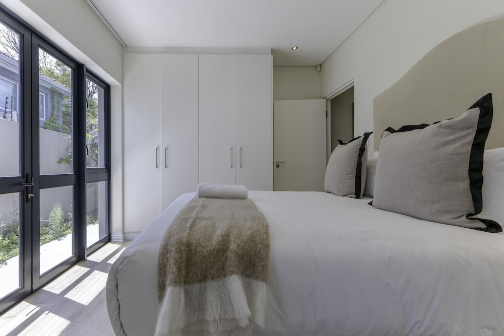 Newly Renovated 3 bed Apartment With Splashpool - 2283