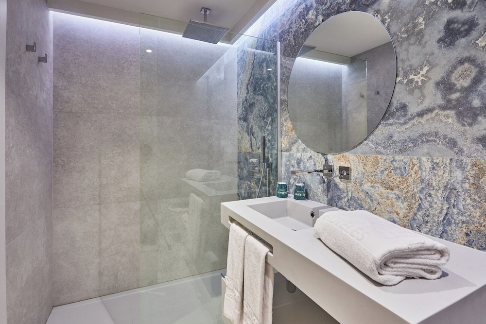 Silken Atlantis Suite – Holiday Homes