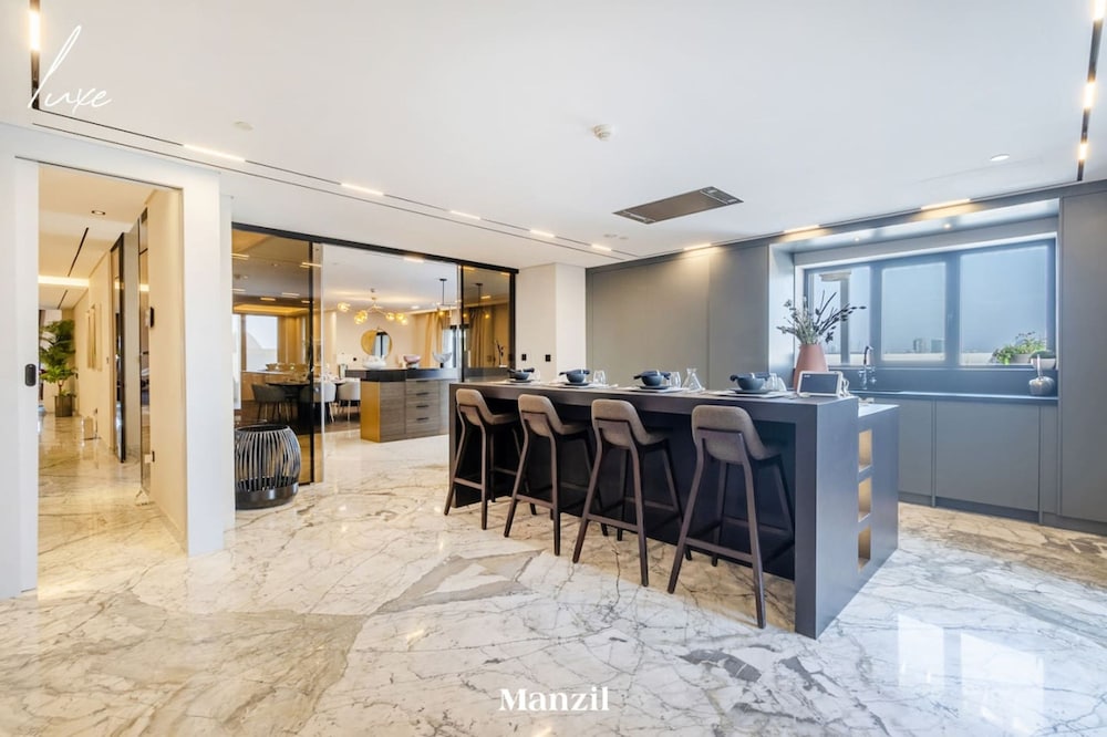 Luxury Sky Villa w Private Pool Sea View in Palm
