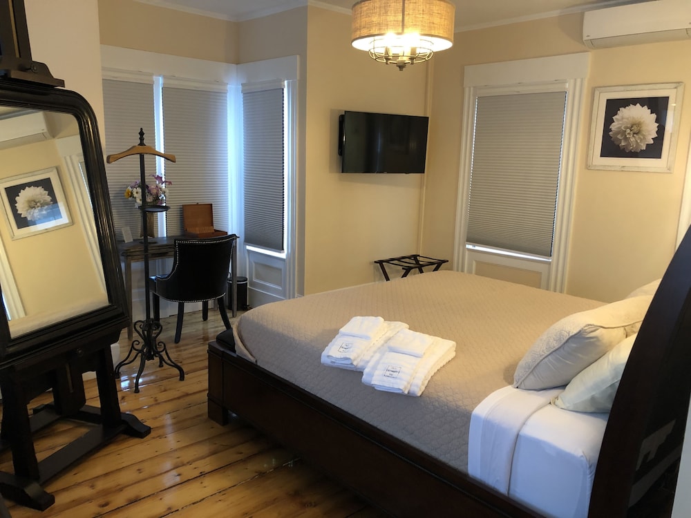 Sea Street Inn