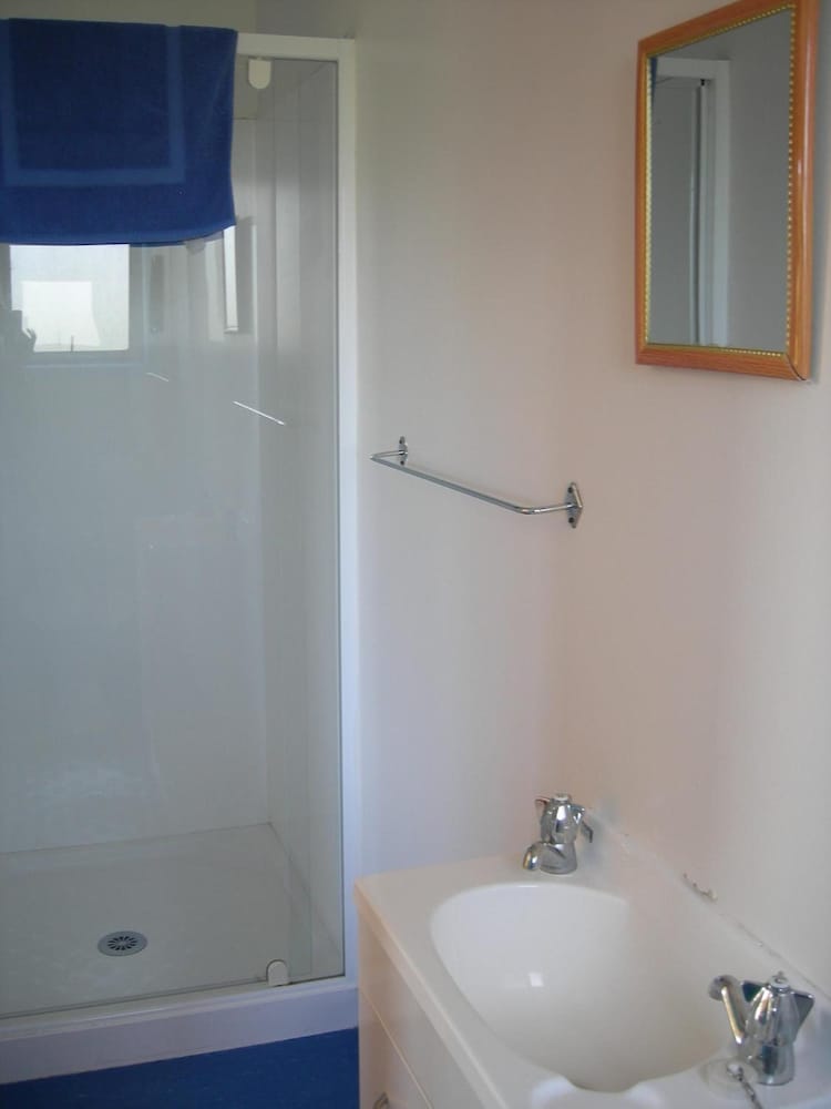 The White Elephant Accommodation - Hostel
