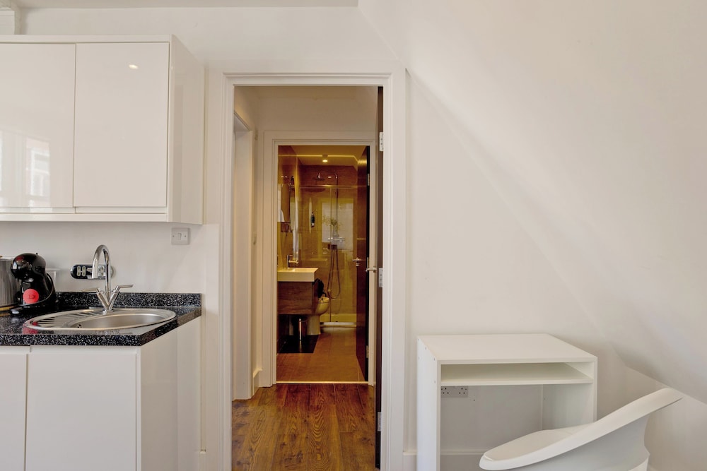 Imperial Middlesex Street Apartments